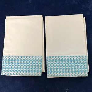 VTG Embroidered Pillowcase Set